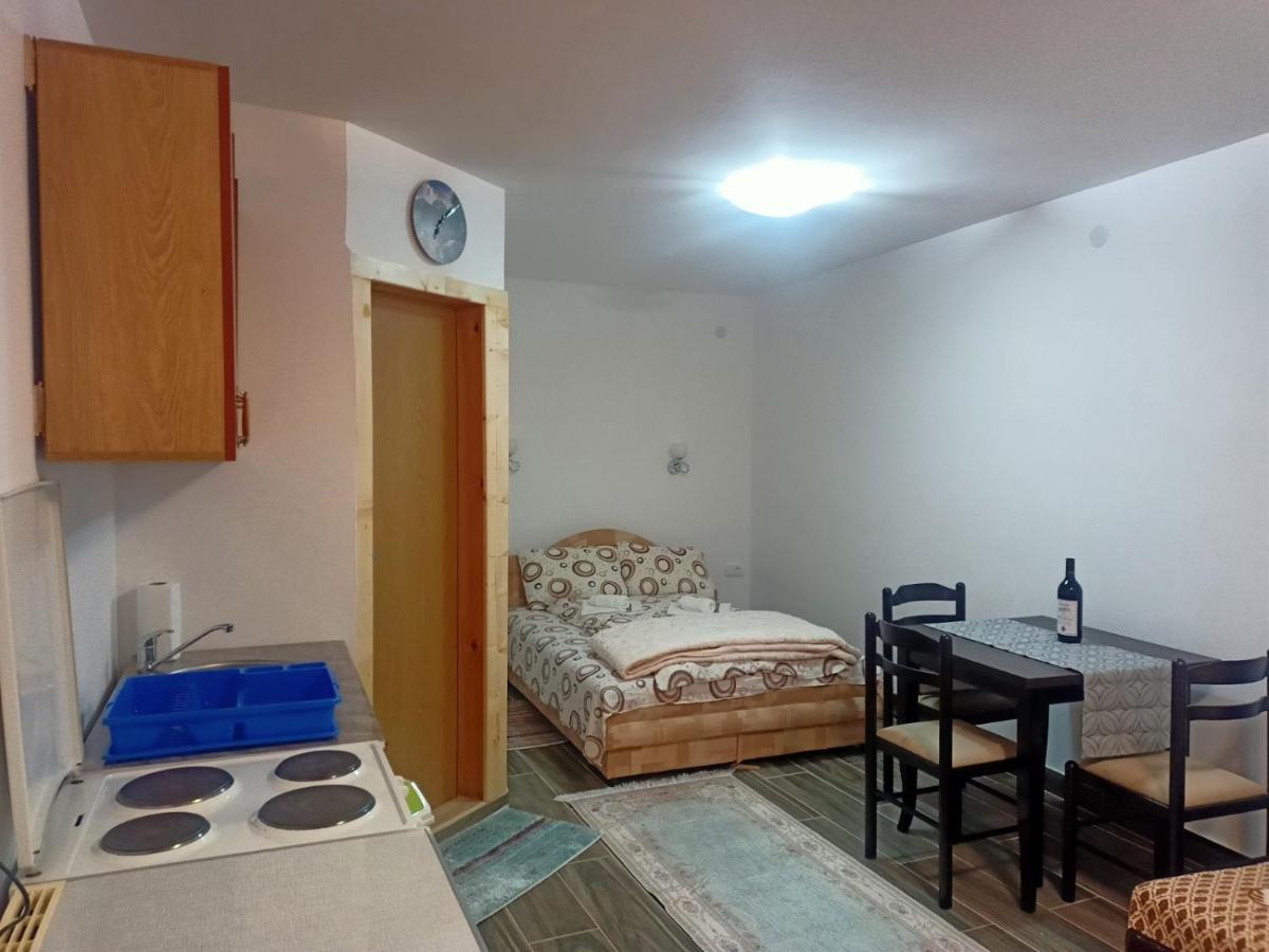 Apartmani Momcilo Žabljak Exteriör bild